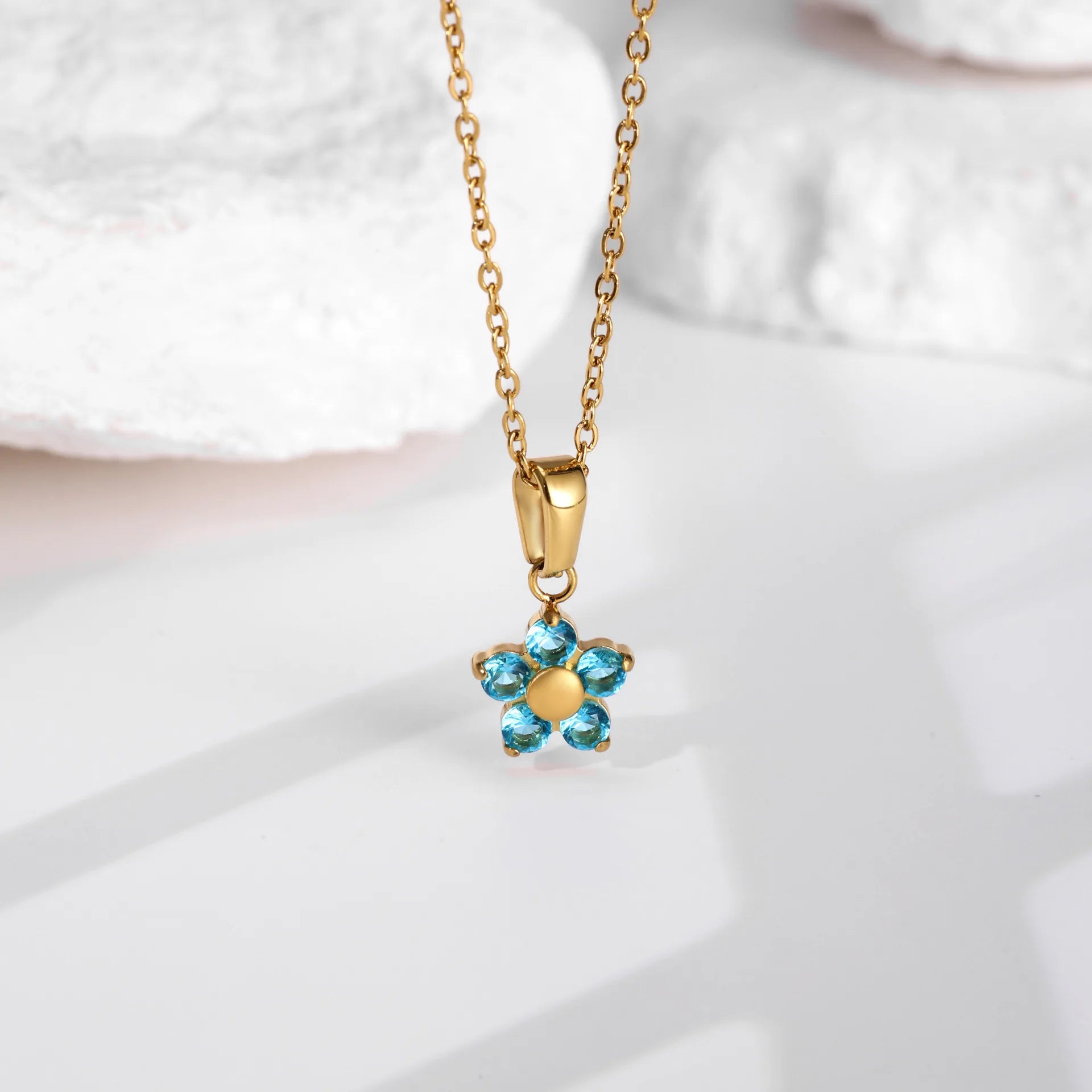 Elegant Zircon Flower Pendant Necklace