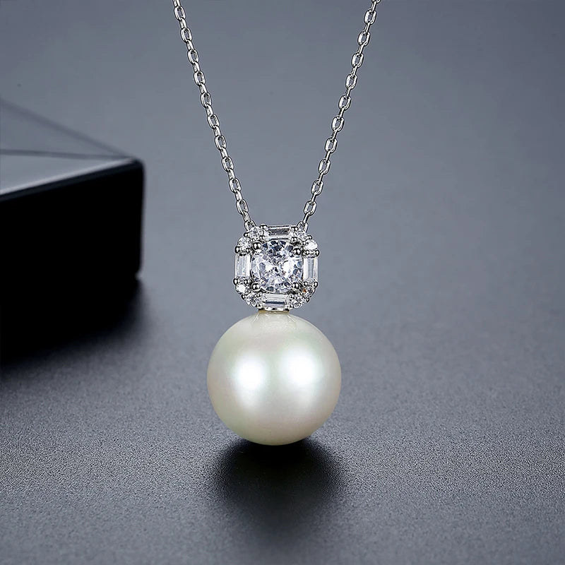 Luoteemi Luxury Pearl & Zirconia Necklace