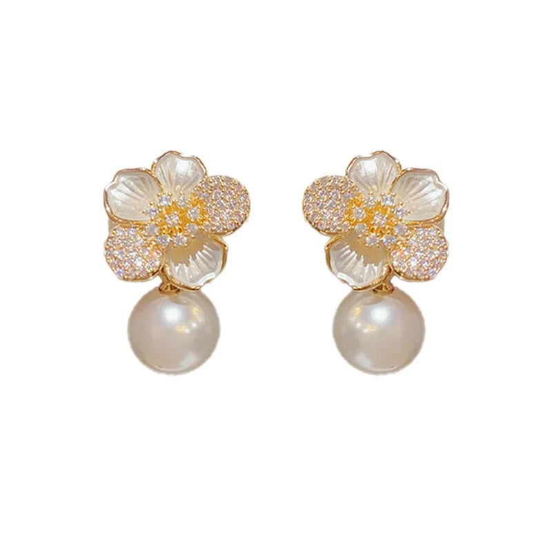 Exquisite Pearl Flower Pendant Earrings