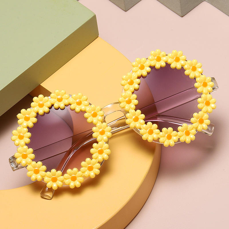 Cute Kids’ Flower Sunglasses – White & Yellow Round Beach Glasses for Girls🌸