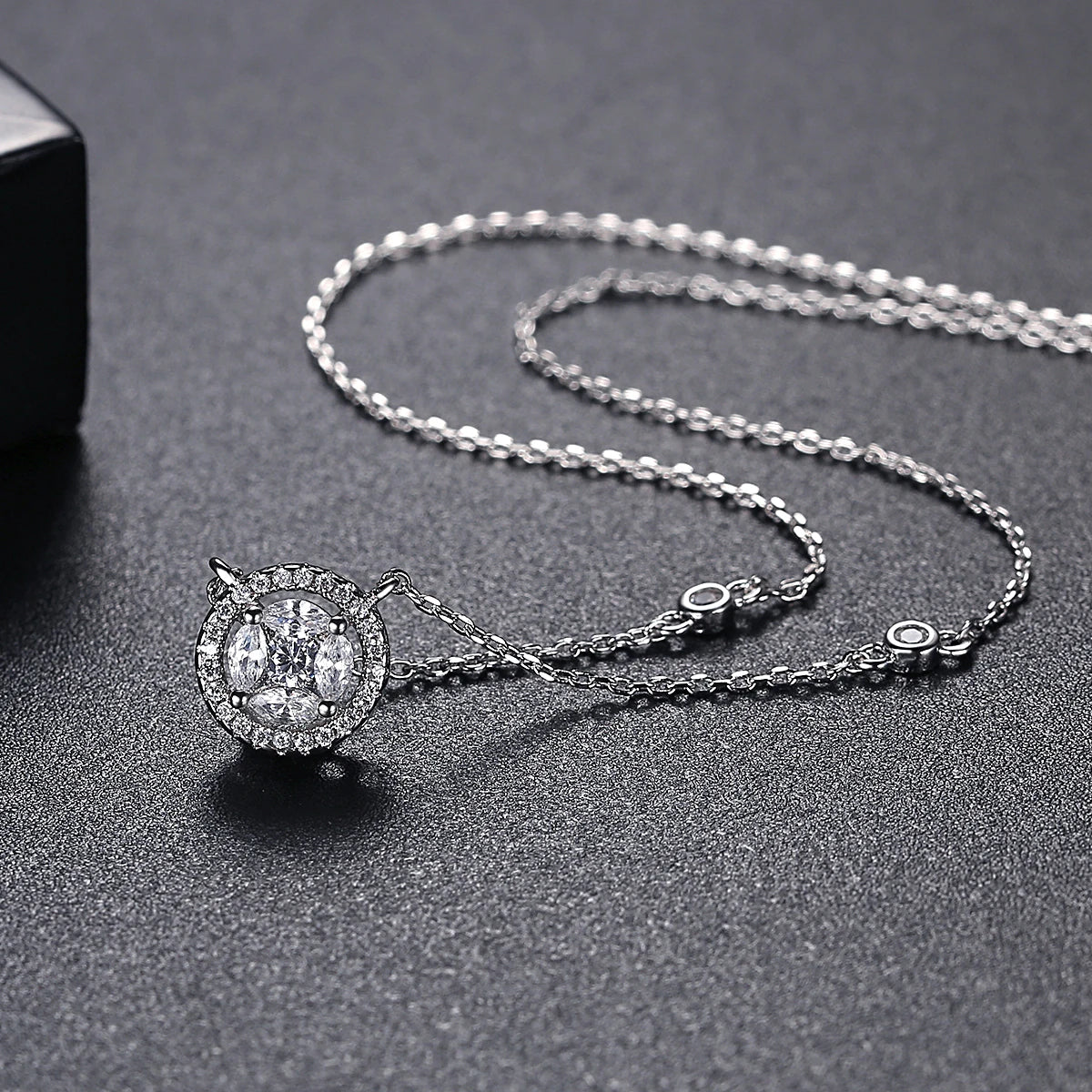 LUOTEEMI Gold-Plated Cubic Zircon Necklace