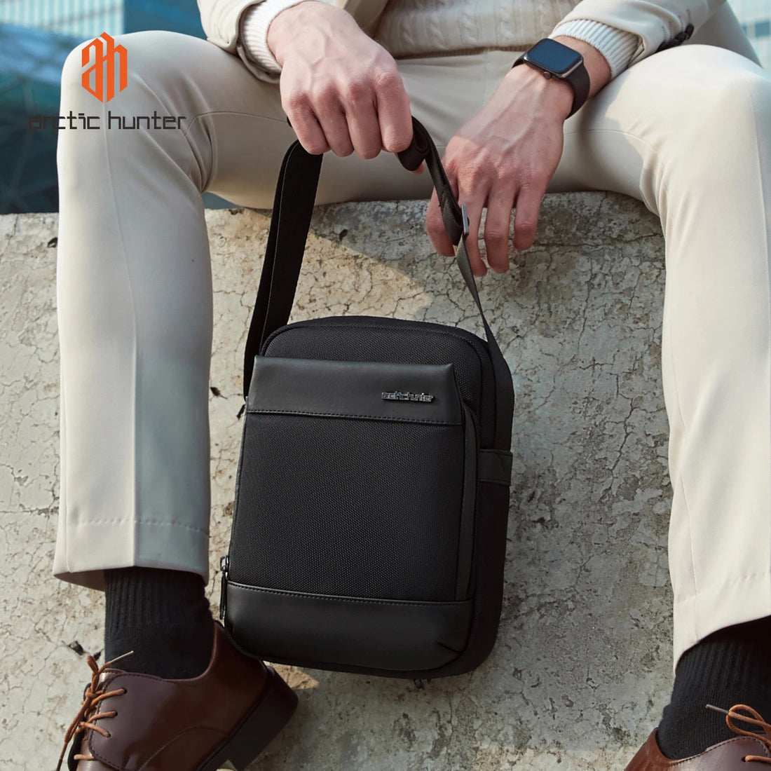 Arctic Hunter Men's Waterproof Sling Bag