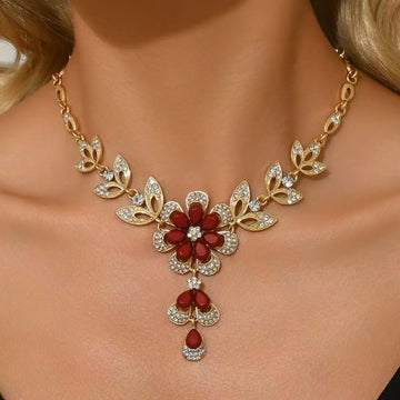 Elegant Gold Hollow Flower Necklace with Rhinestones