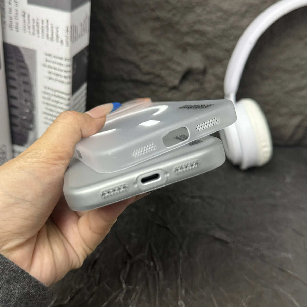 Ins Style Matte Skin Feeling Hard PC Ultra-Thin Magnetic Embossed