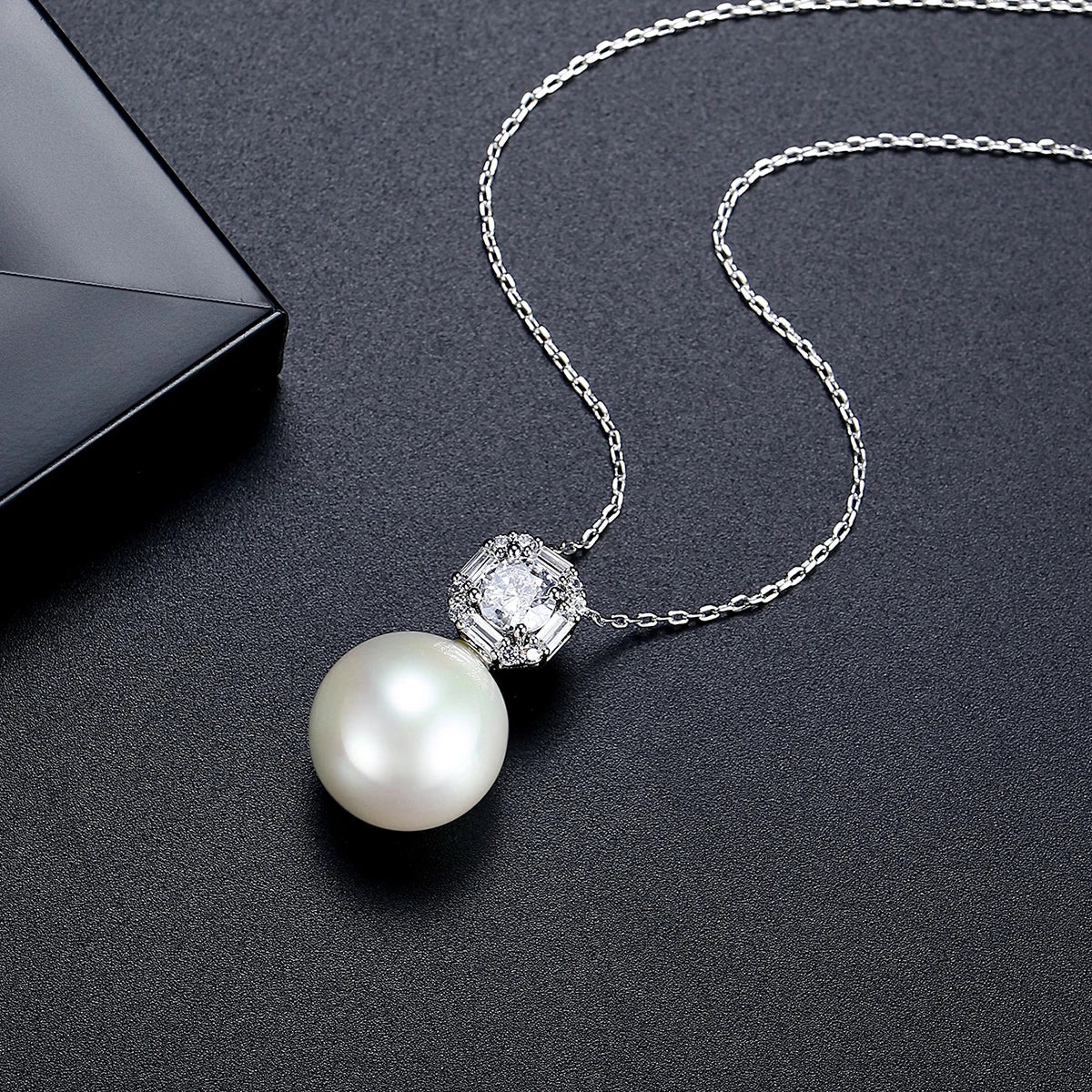 Luoteemi Luxury Pearl & Zirconia Necklace