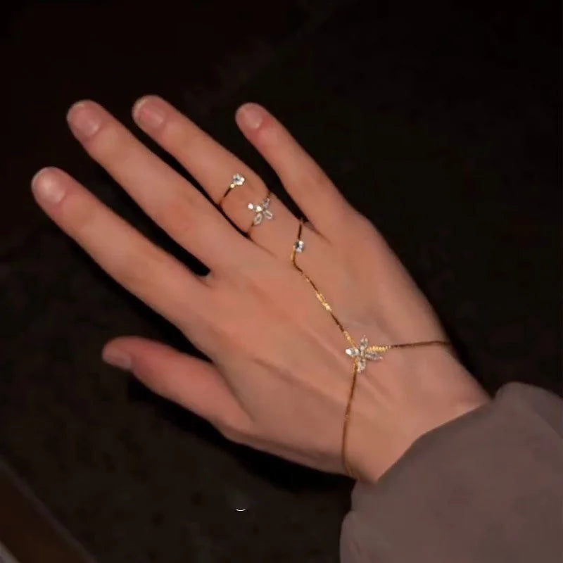 Elegant Diamond Flower Bracelet - Minimalist Design