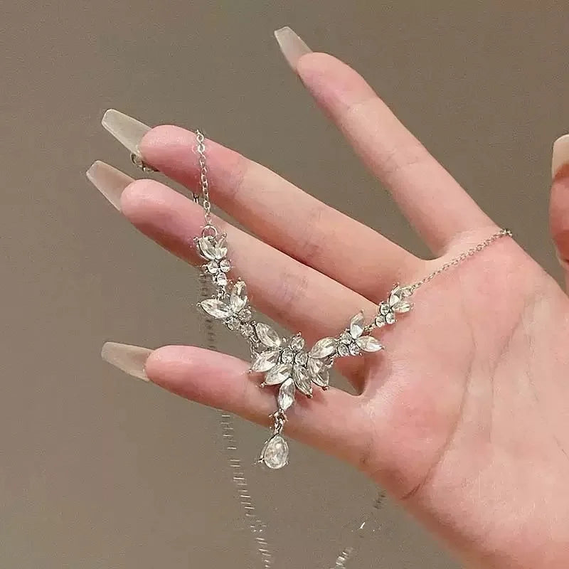 Luxury Diamond Flower Necklace with Bamboo Chain