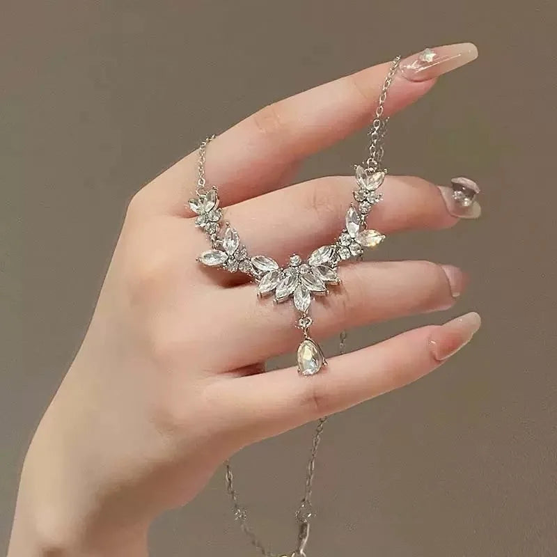 Luxury Diamond Flower Necklace with Bamboo Chain