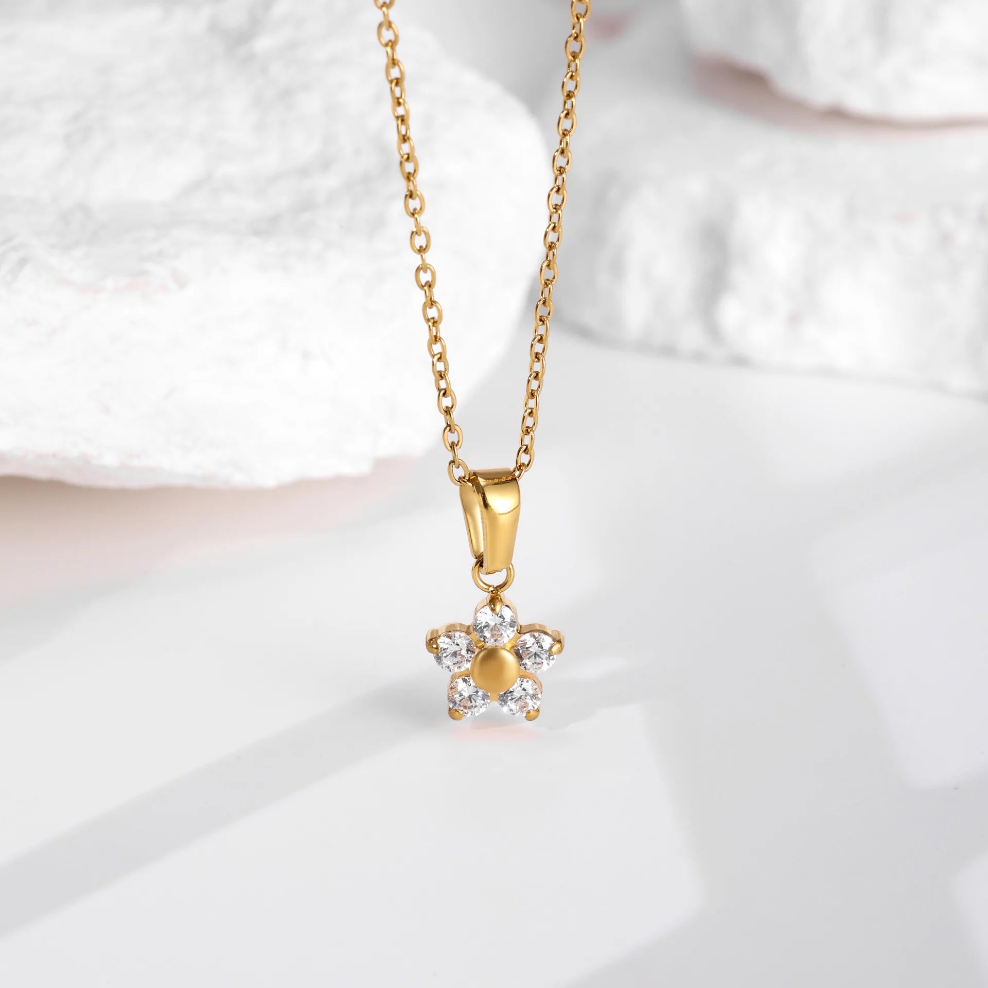 Elegant Zircon Flower Pendant Necklace