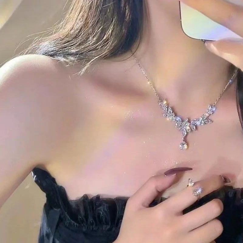 Luxury Diamond Flower Necklace with Bamboo Chain
