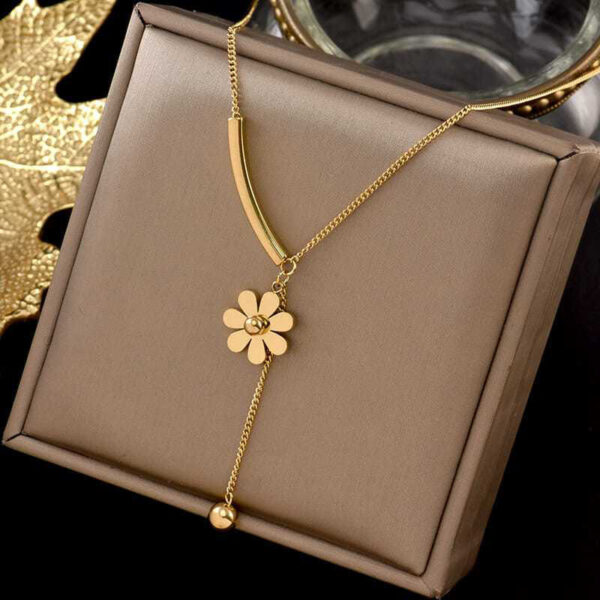 Factory Delicate Tassel Collarbone Chain Non Tarnish Stainless Steel Necklace Little Daisy Pendant Necklace Gifts for Women Men