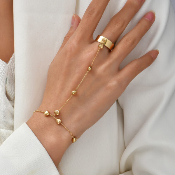 Pulsera Con Anillo Heart Pendant Chain Bracelet Link Connected Gold Wide Finger Ring Bracelets Women Link Hand Jewelry Bracelet