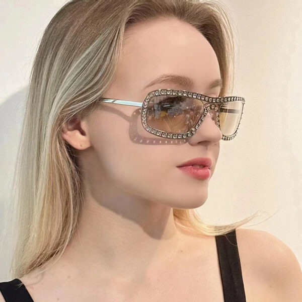 2024 Vintage Fashion Square Shiny Diamond Sunglasses Luxury Brand Designer Metal Punk Popular Shades for Women and Men