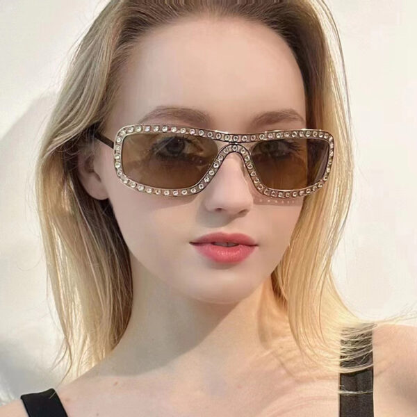 2024 Vintage Fashion Square Shiny Diamond Sunglasses Luxury Brand Designer Metal Punk Popular Shades for Women and Men