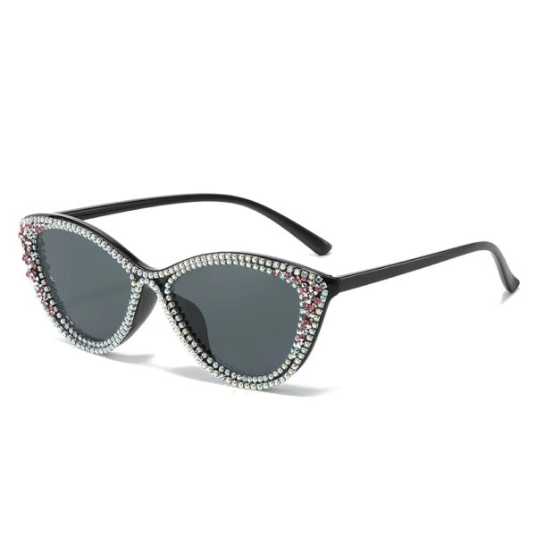 2025 New Arrival High Quality Wholesale Luxury Trendy Fashion Bling Rhinestone Cat Eye Diamond Shade Sunglasses for Women