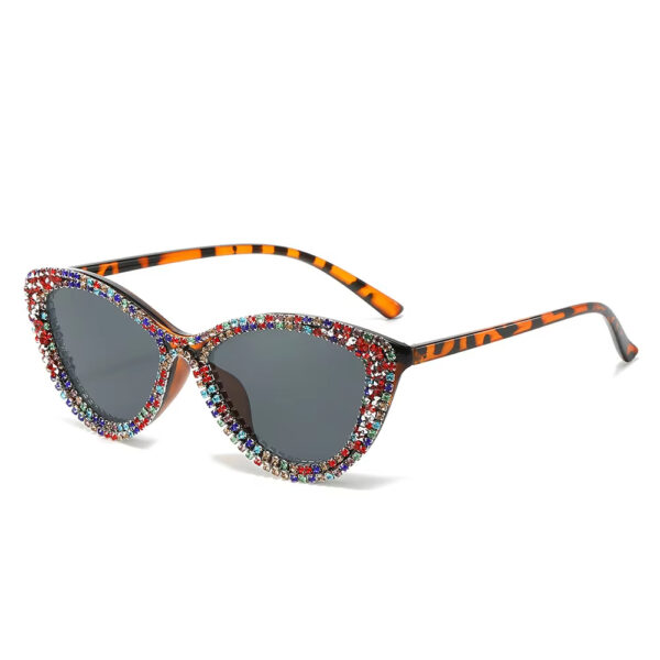 2025 New Arrival High Quality Wholesale Luxury Trendy Fashion Bling Rhinestone Cat Eye Diamond Shade Sunglasses for Women