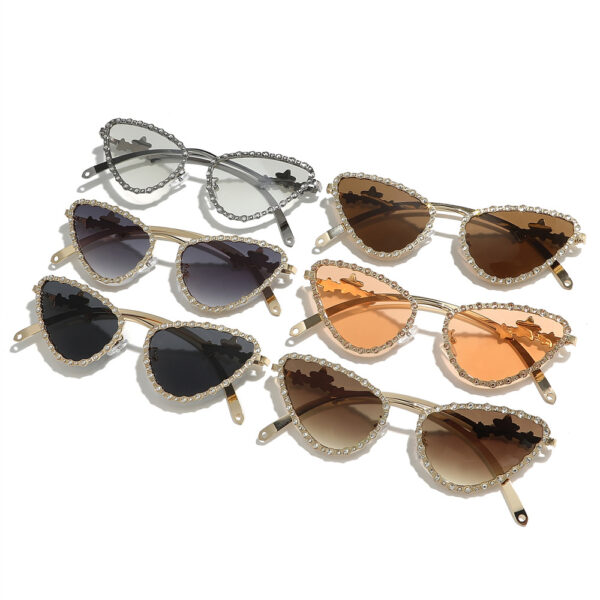 High Quality Sunglasses Metal Frame Glasses Sunglasses Cat Eye Women 2025 Luxury Diamond Heart Sunglasses for Lady