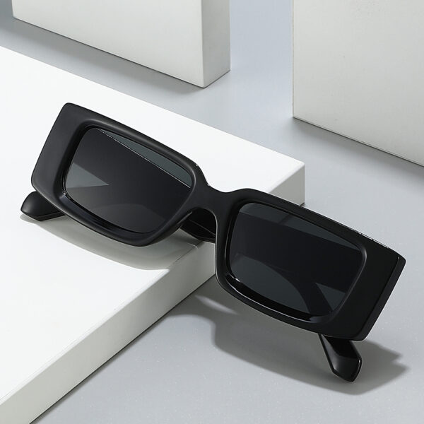 Luxury Small Square Sunglasses UV400 Protection High Quality PC Gafas De Sol Green Black for Sun Party Street Outfits