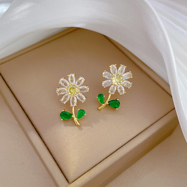 Luxury Stainless Steel Chain Crystal Flower Pendant Necklace Earrings Daisy Flower Necklace for Women Girl Jewelry Set