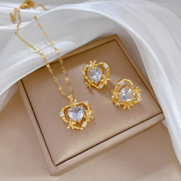 New Cheap Stainless Steel Love Flower Diamond Jewelry Necklace Titanium Chain Pour Femme