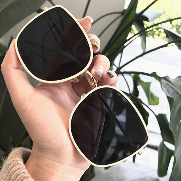 Women's Luxury Sunglasses with Large Frame UV400 Optical Sun Protection Black and White Frames Fashionable Style