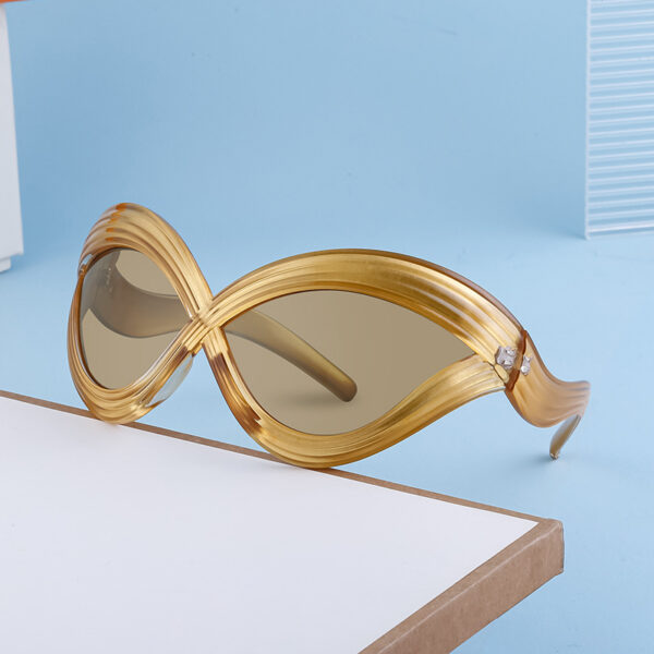 YTSLM12117 Oversized Wave Large Frame Glasses Cat Eye Red Frame Red Lenses Sunglasses Y2K Hip Hop Fashion Decorative For WomEN