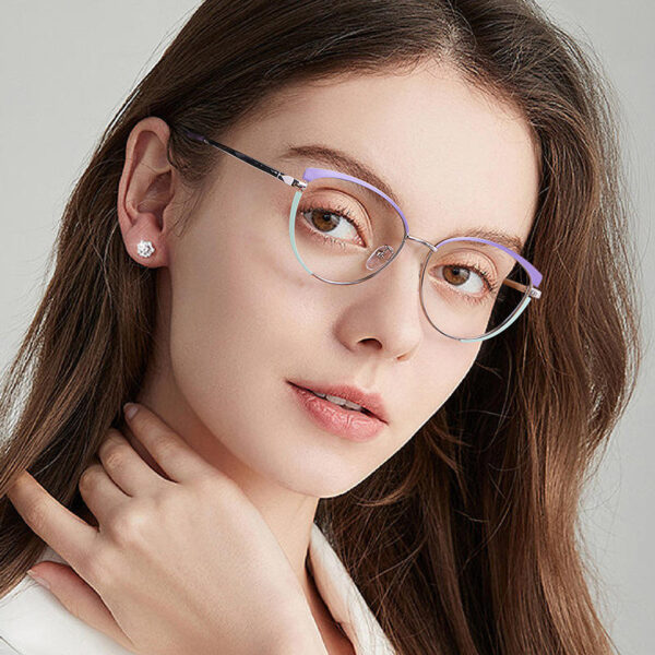 Women's Photochromic Sunglasses - Image 2